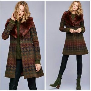 Wool-blend houndstooth fur collar fit & flare coat
